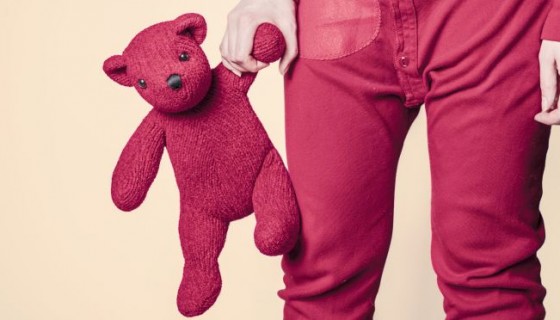 הזמר המפורסם, ילד עם בובה